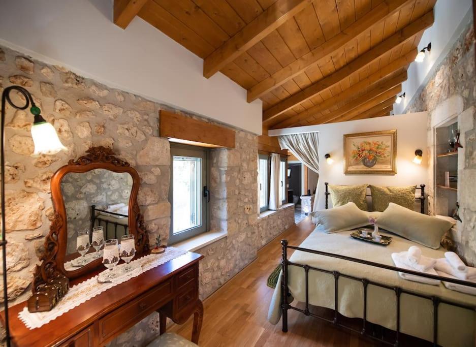 La Casa Di Bella A Tradional Stone House With Barbecue Villa Kariá Eksteriør billede