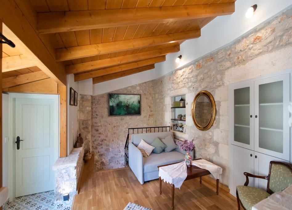 La Casa Di Bella A Tradional Stone House With Barbecue Villa Kariá Eksteriør billede