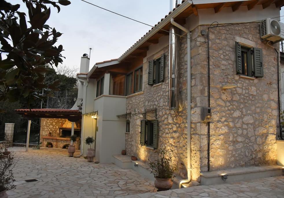 La Casa Di Bella A Tradional Stone House With Barbecue Villa Kariá Eksteriør billede