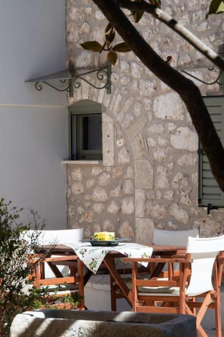 La Casa Di Bella A Tradional Stone House With Barbecue Villa Kariá Eksteriør billede