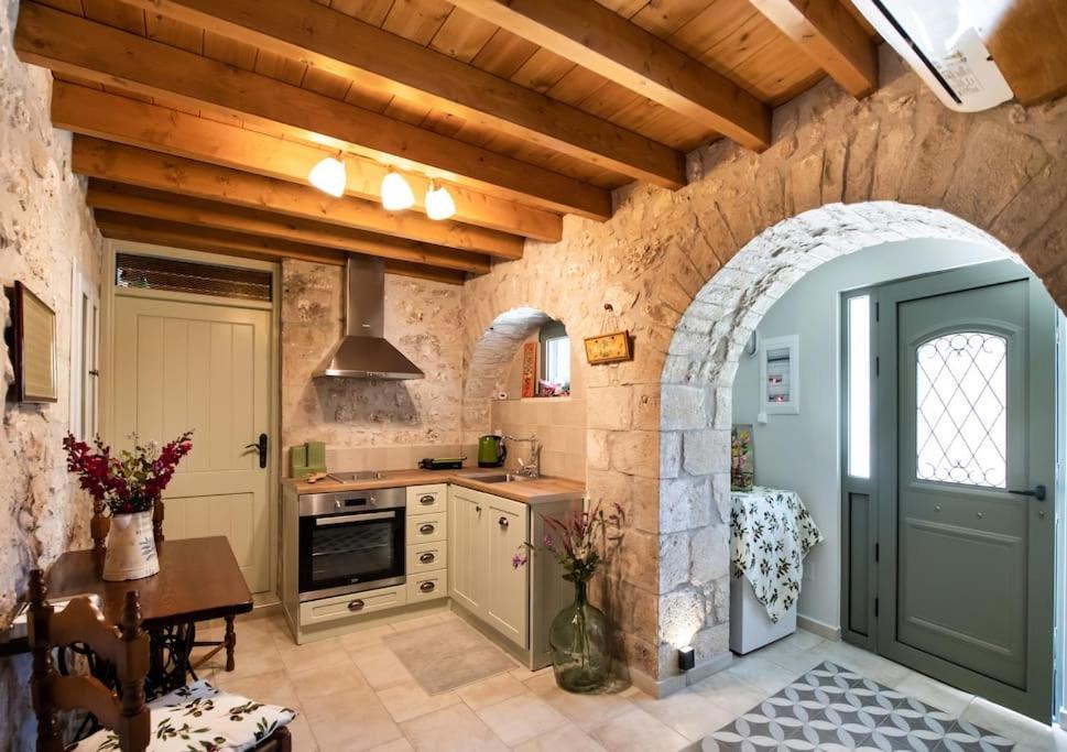 La Casa Di Bella A Tradional Stone House With Barbecue Villa Kariá Eksteriør billede