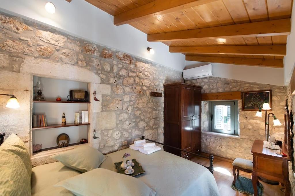 La Casa Di Bella A Tradional Stone House With Barbecue Villa Kariá Eksteriør billede