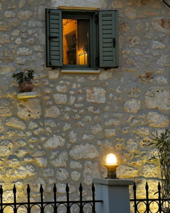 La Casa Di Bella A Tradional Stone House With Barbecue Villa Kariá Eksteriør billede