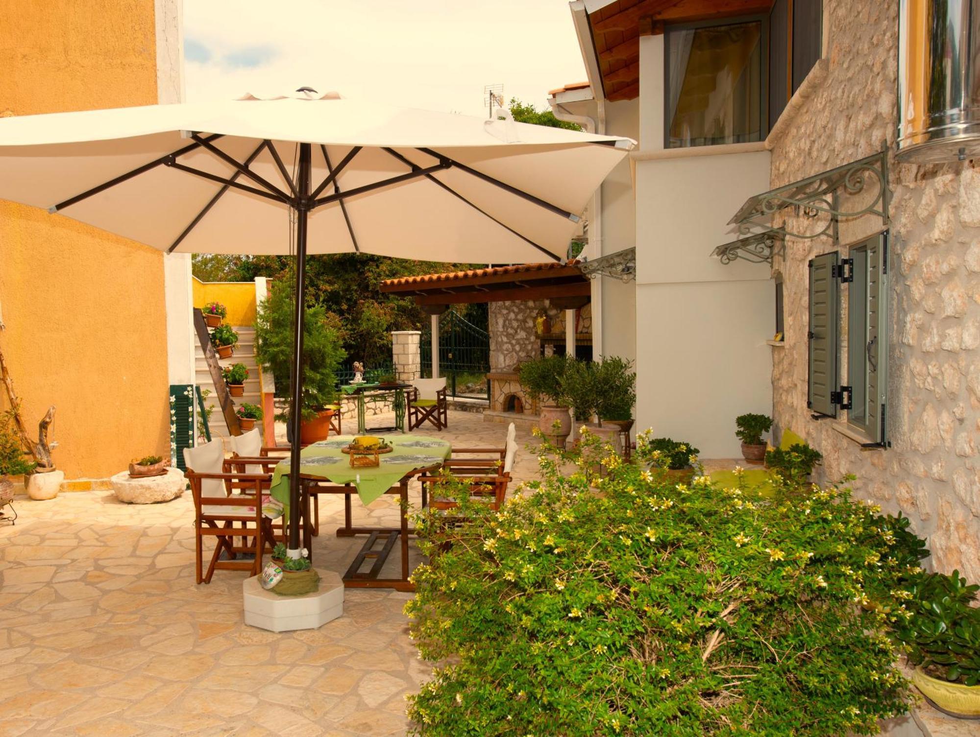 La Casa Di Bella A Tradional Stone House With Barbecue Villa Kariá Eksteriør billede
